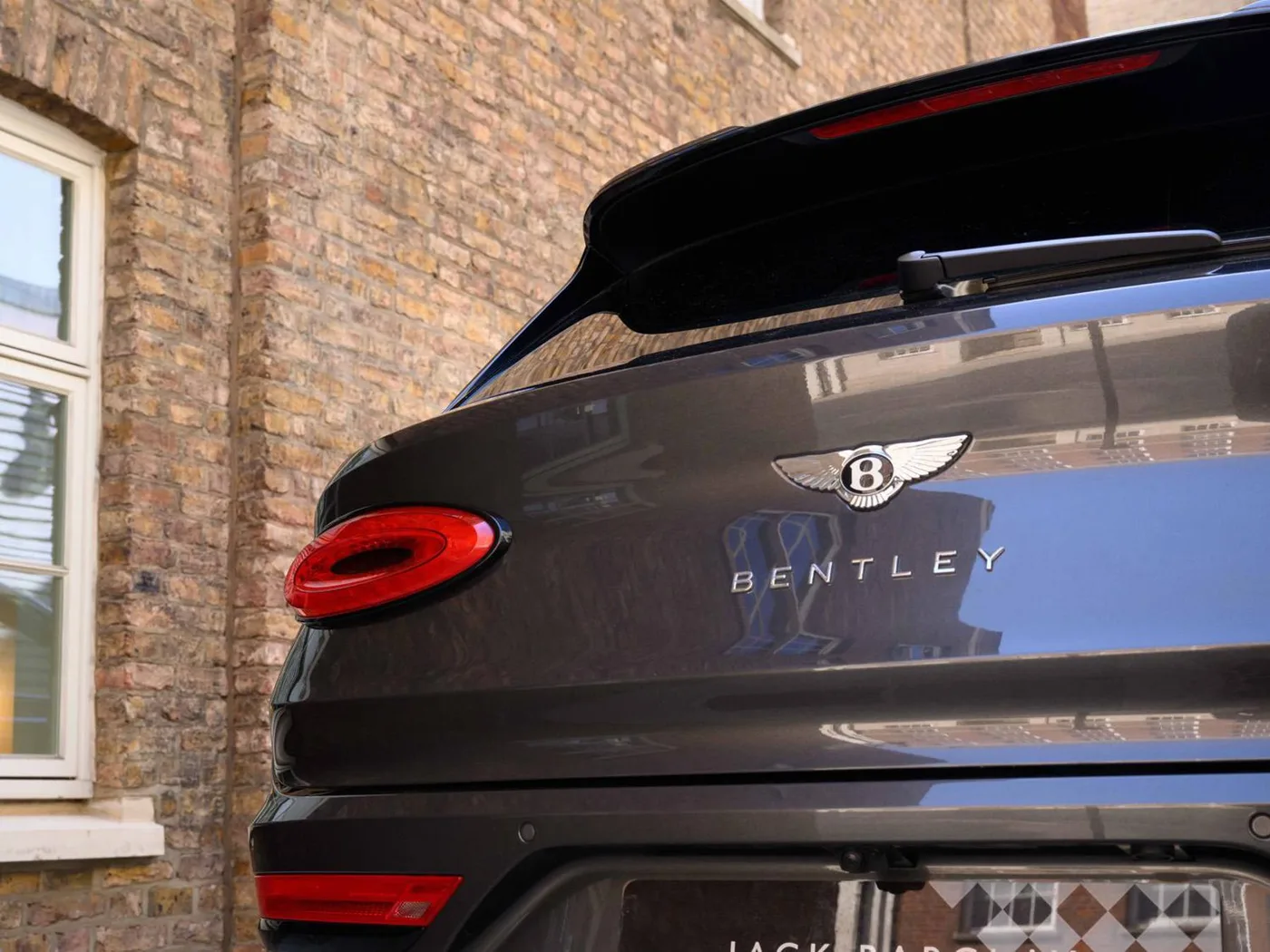 2020 Bentley Bentayga V8 offered by a franchised dealer group in London, United Kingdom, photo 18 of 25