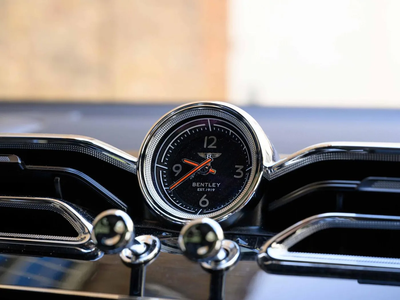 2020 Bentley Bentayga V8 offered by a franchised dealer group in London, United Kingdom, photo 20 of 25