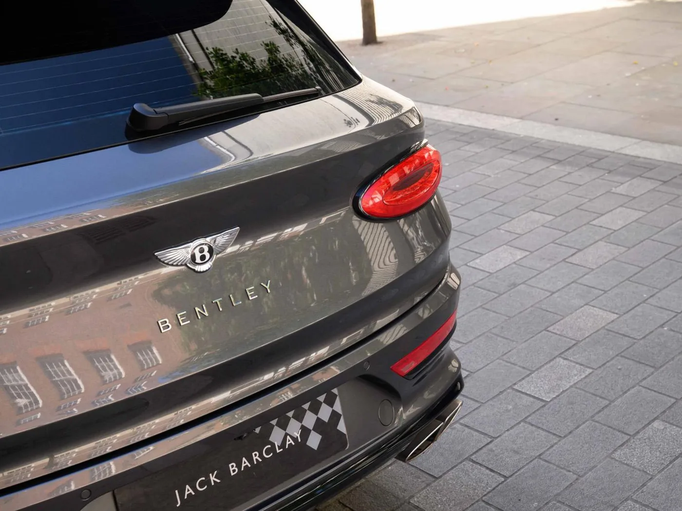 2020 Bentley Bentayga V8 offered by a franchised dealer group in London, United Kingdom, photo 21 of 25