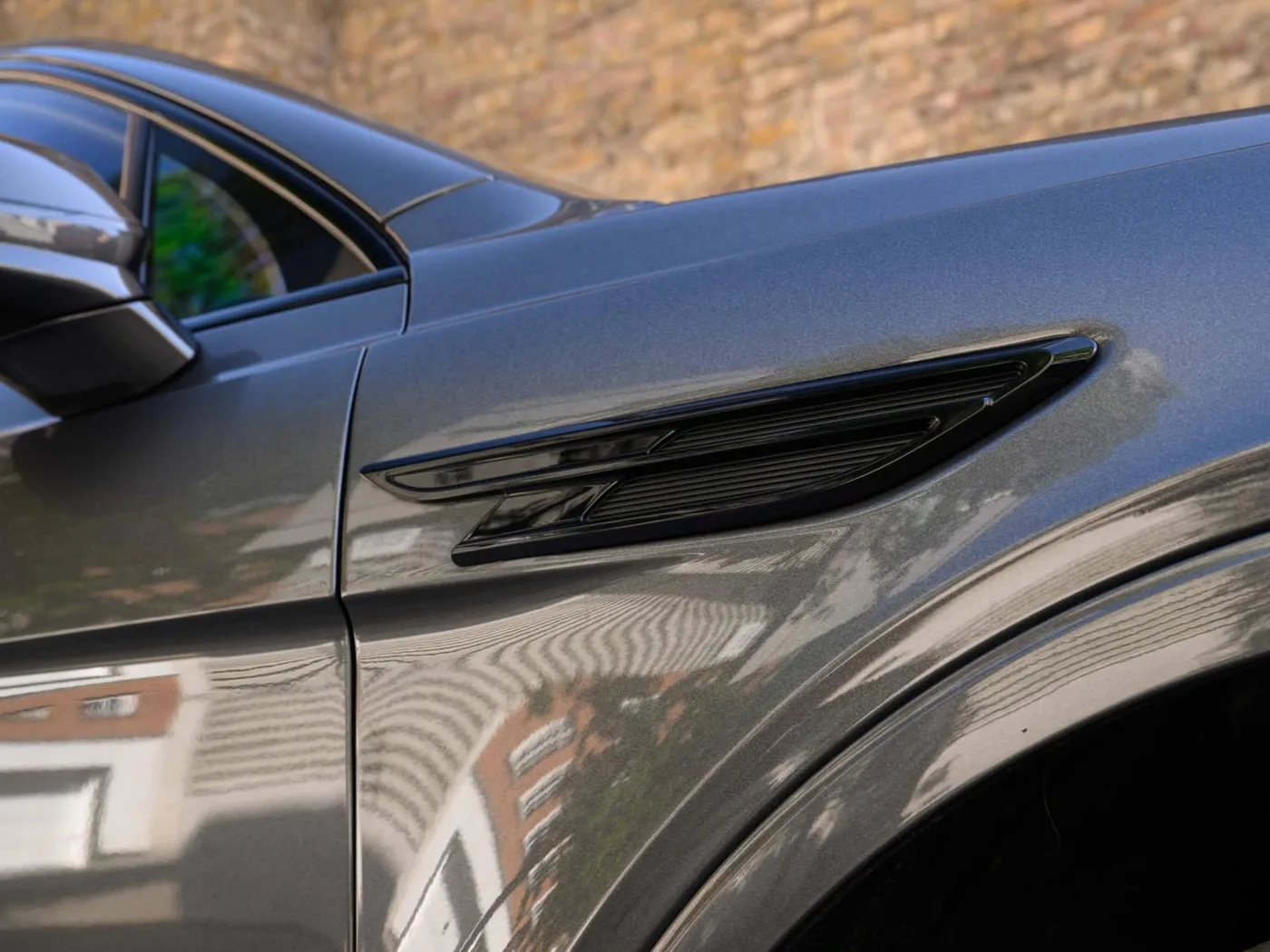 2020 Bentley Bentayga V8 offered by a franchised dealer group in London, United Kingdom, photo 23 of 25
