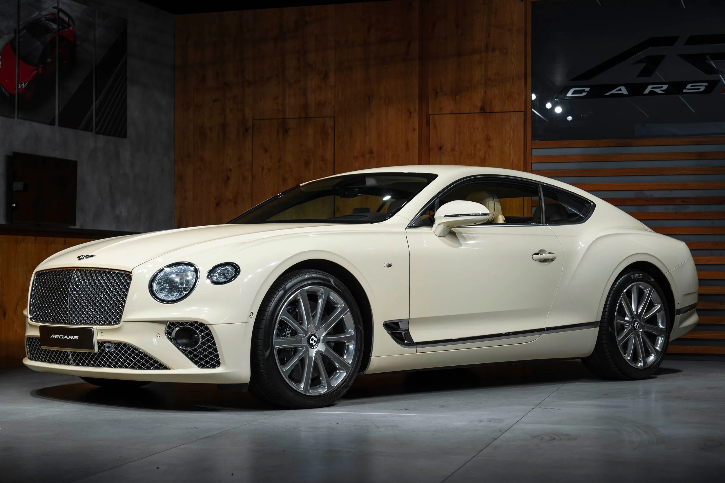 2020 Bentley Continental GT V8 angeboten von einem Spezialhändler in Bratislava, Slowakei, Hauptfoto
