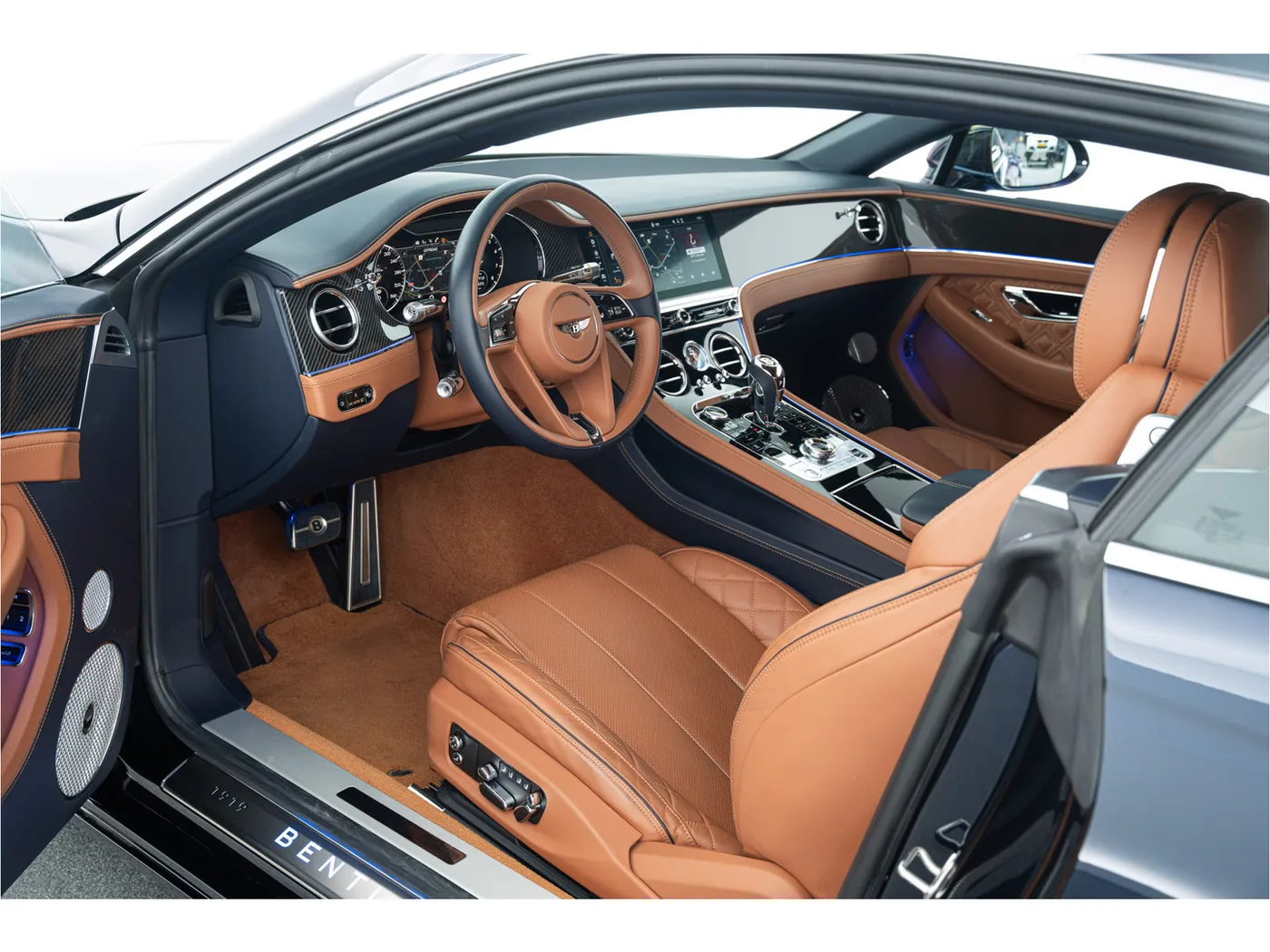 2020 Bentley Continental GT V8 offered by an official Bentley dealer in Rotterdam, Netherlands, photo 6 of 15