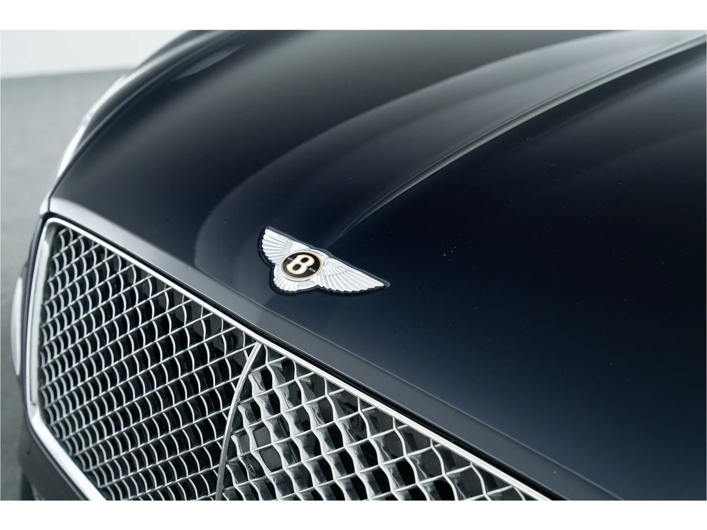 2020 Bentley Continental GT V8 offered by an official Bentley dealer in Rotterdam, Netherlands, photo 11 of 15