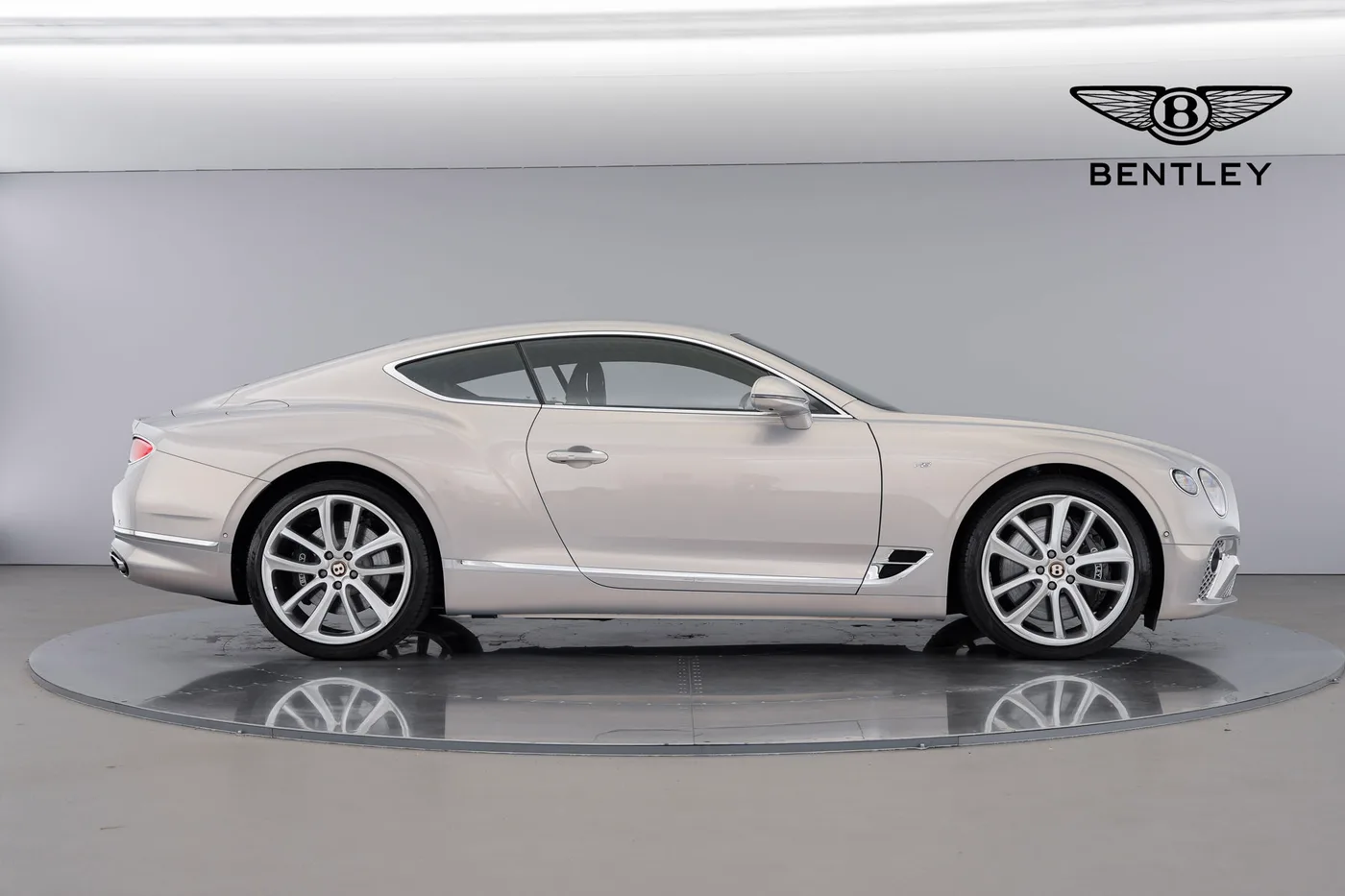 2020 Bentley Continental GT V8 proposée par un groupe de concessions agréées à Hatfield, Royaume-Uni, photo 3 sur 25