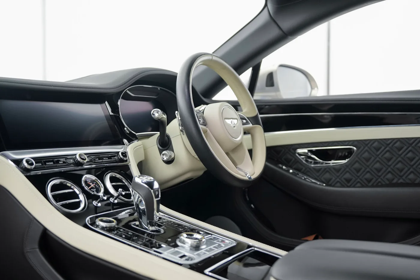 2020 Bentley Continental GT V8 proposée par un groupe de concessions agréées à Hatfield, Royaume-Uni, photo 22 sur 25