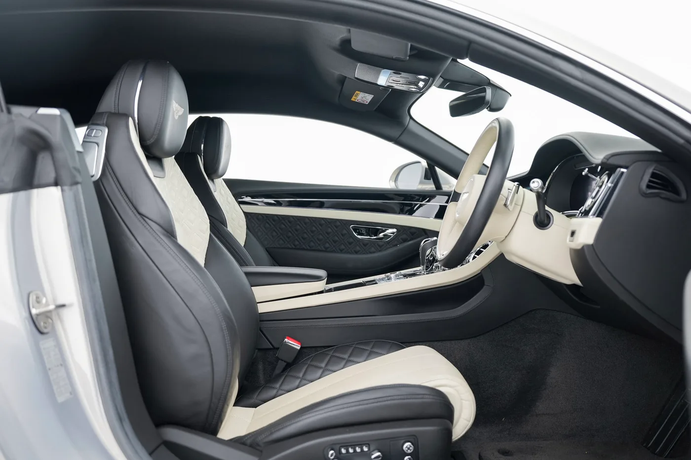 2020 Bentley Continental GT V8 proposée par un groupe de concessions agréées à Hatfield, Royaume-Uni, photo 23 sur 25