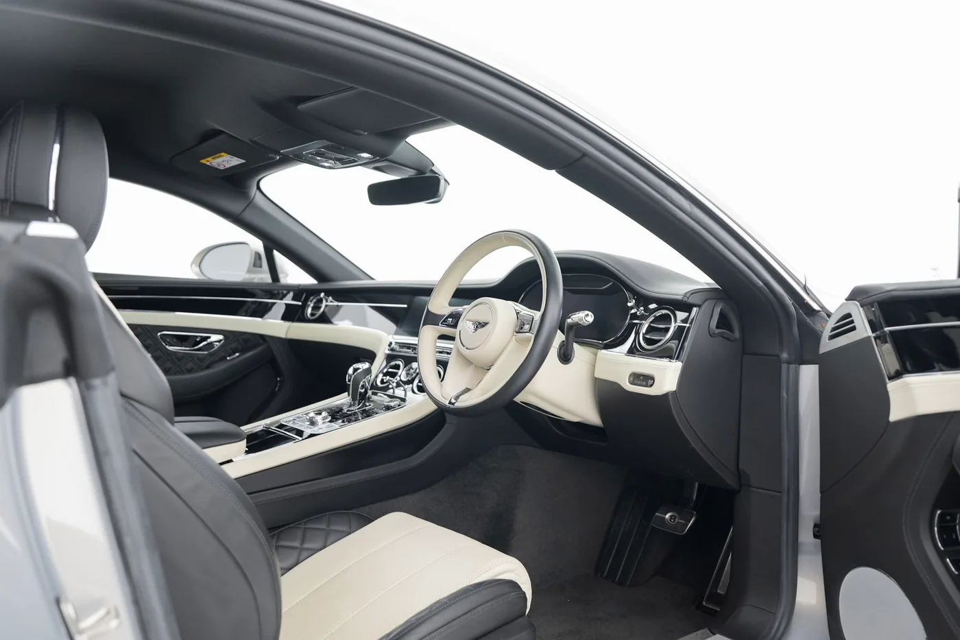 2020 Bentley Continental GT V8 proposée par un groupe de concessions agréées à Hatfield, Royaume-Uni, photo 24 sur 25