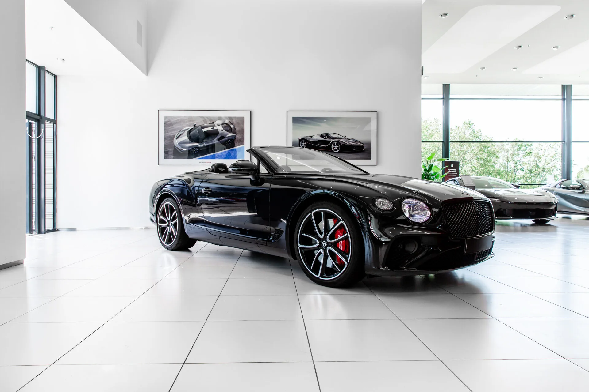 2020 Bentley Continental GTC V8 proposée par un concessionnaire spécialisé à Hengelo, Pays-Bas, photo principale
