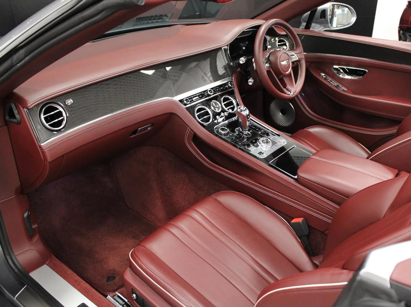 2020 Bentley Continental GTC V8 proposée par un groupe de concessions agréées à Cheltenham, Royaume-Uni, photo 3 sur 25