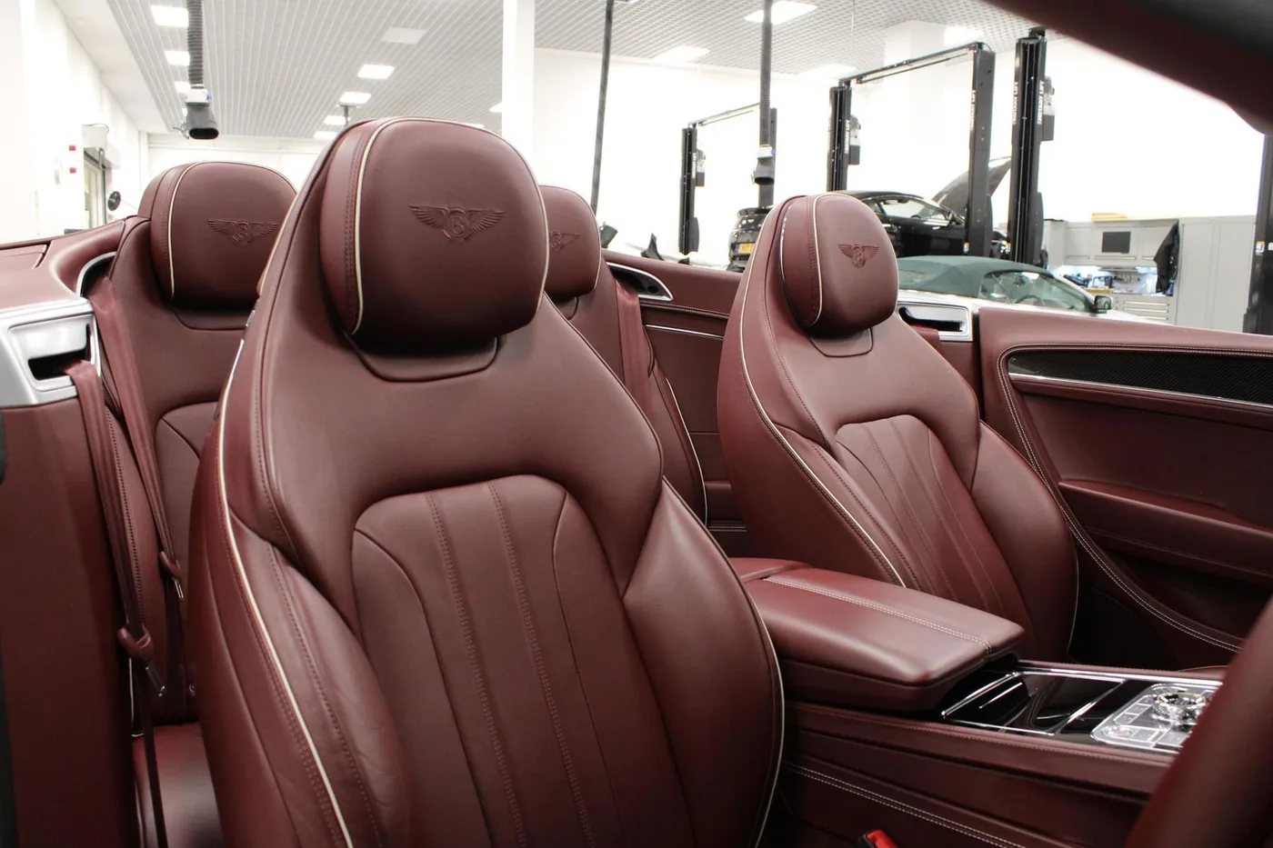 2020 Bentley Continental GTC V8 proposée par un groupe de concessions agréées à Cheltenham, Royaume-Uni, photo 16 sur 25