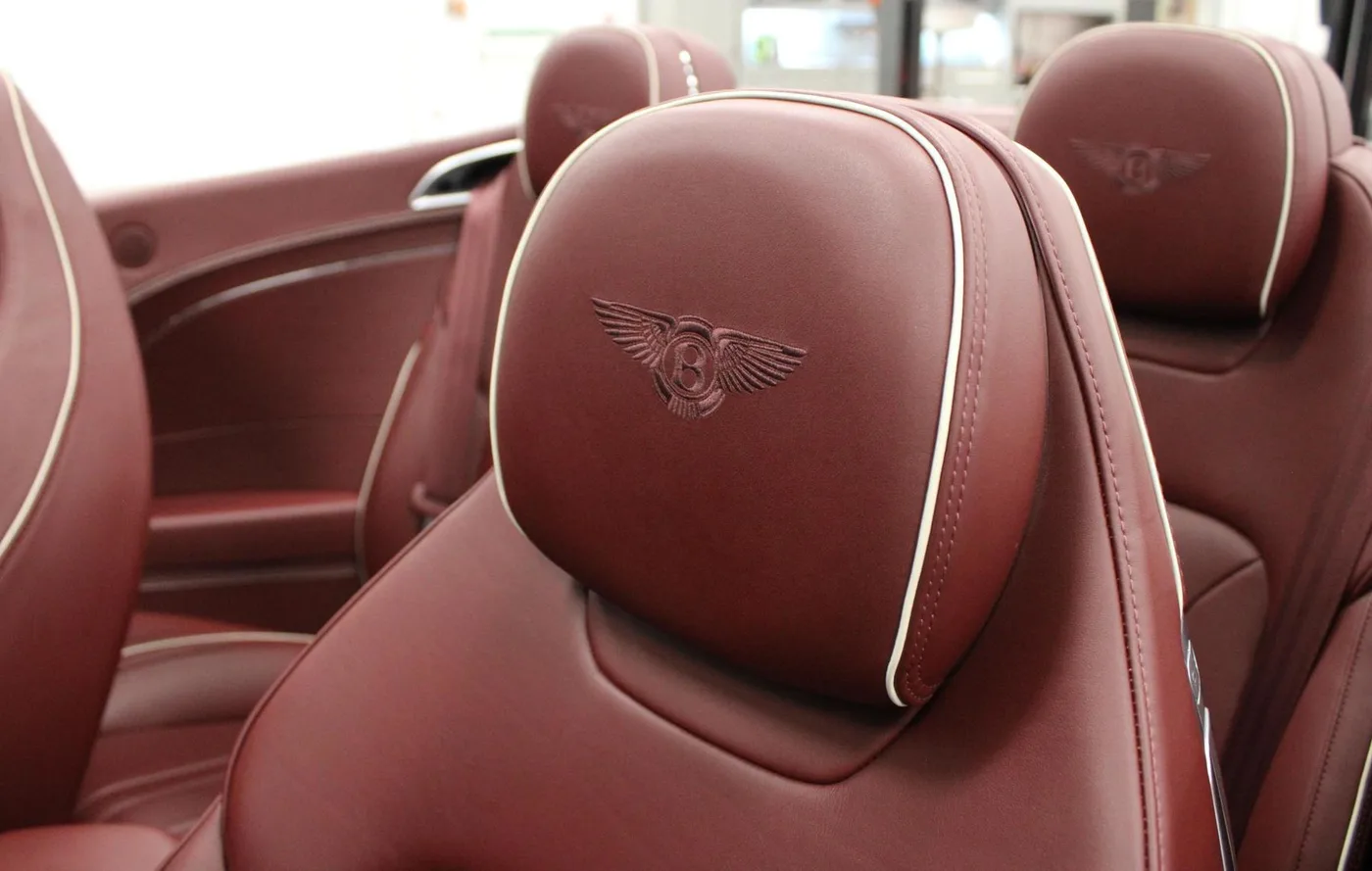 2020 Bentley Continental GTC V8 proposée par un groupe de concessions agréées à Cheltenham, Royaume-Uni, photo 17 sur 25