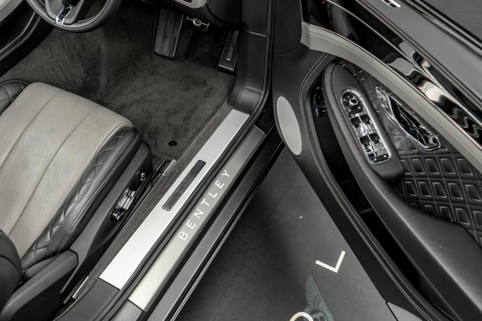 2020 Bentley Continental GTC W12, 29/30