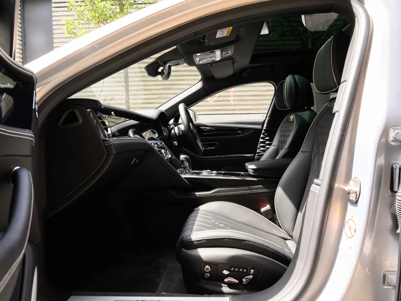 2020 Bentley Flying Spur W12 angeboten von einer Vertragshändlergruppe in London, Vereinigtes Königreich, Foto 2 von 25