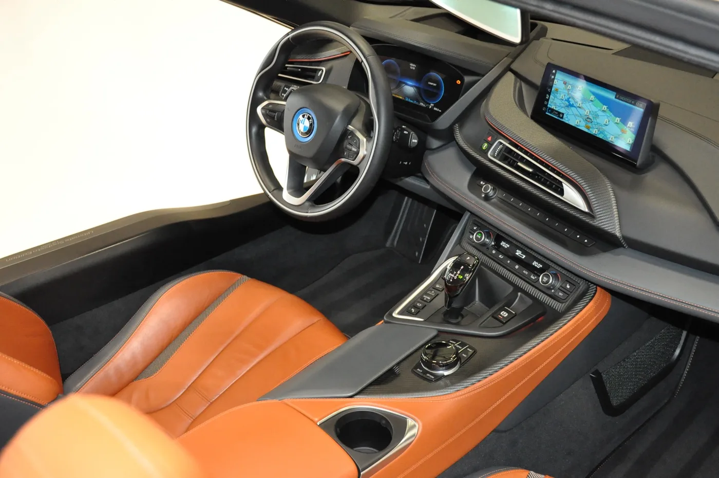 2020 BMW i8 offered by a collector car dealer in Alkmaar, Netherlands, photo 4 of 15