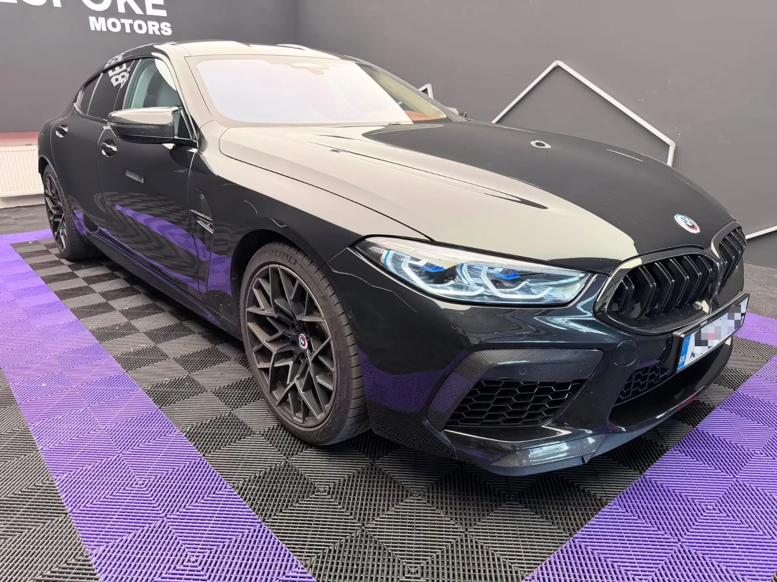 2020 BMW M8 Competition Gran Coupé proposée par un concessionnaire spécialisé à Bratislava, Slovaquie, photo principale