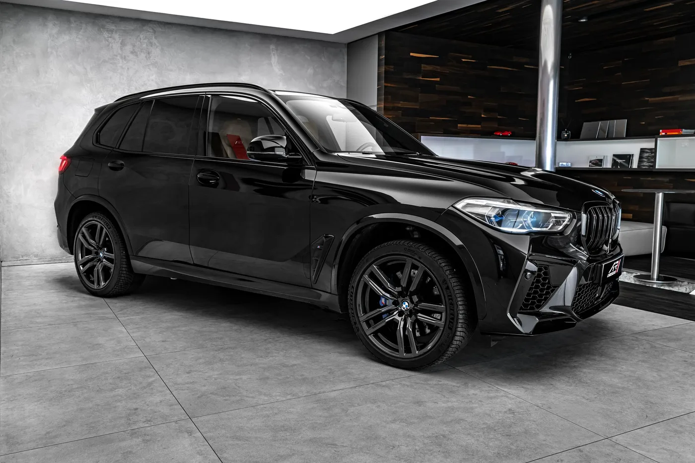 2020 BMW X5 M Competition angeboten von einem Fachhändler in Ostrava, Tschechien, Foto 4 von 15
