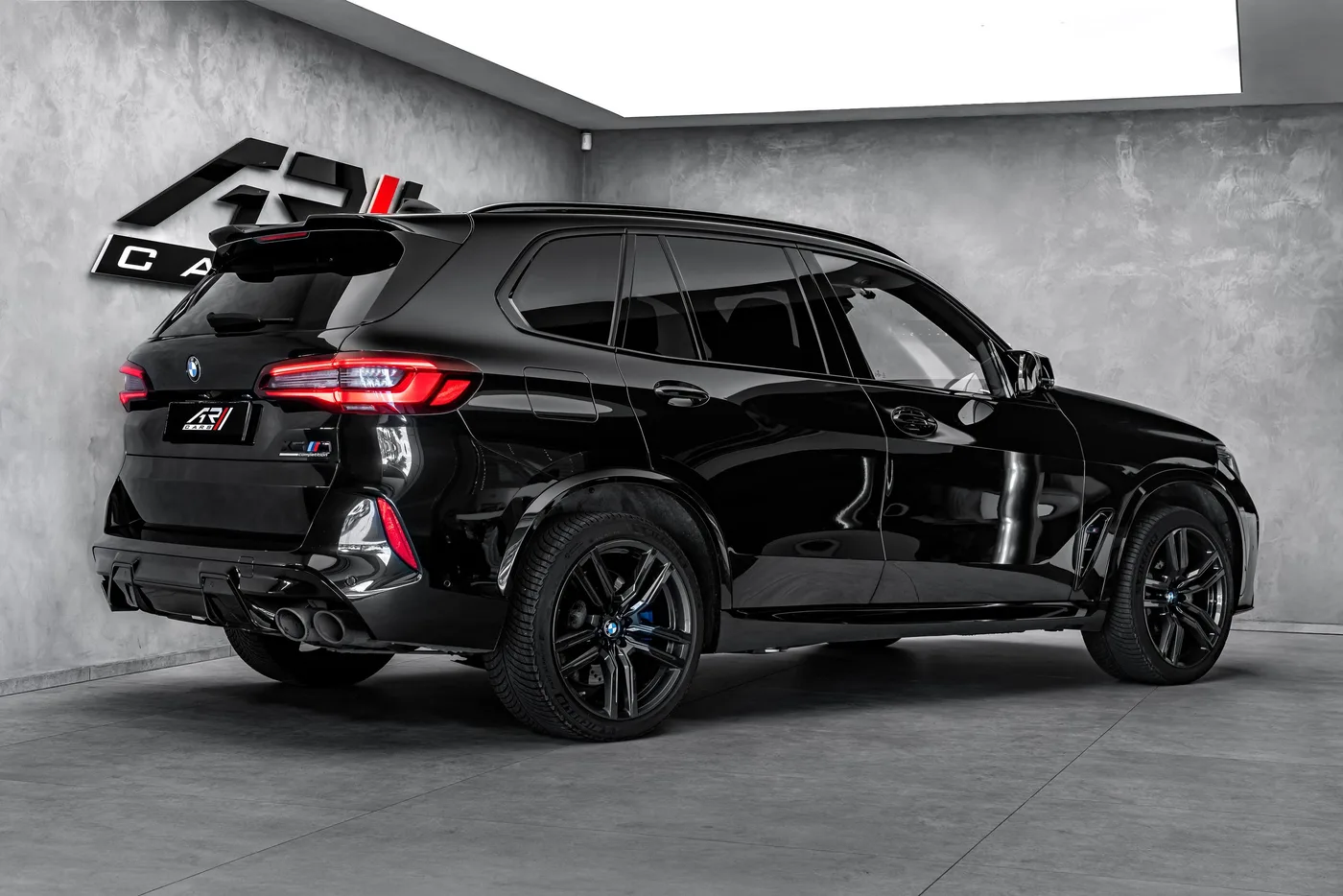 2020 BMW X5 M Competition angeboten von einem Fachhändler in Ostrava, Tschechien, Foto 5 von 15