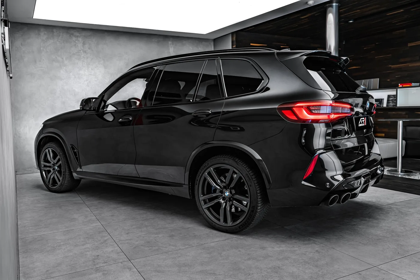 2020 BMW X5 M Competition angeboten von einem Fachhändler in Ostrava, Tschechien, Foto 7 von 15
