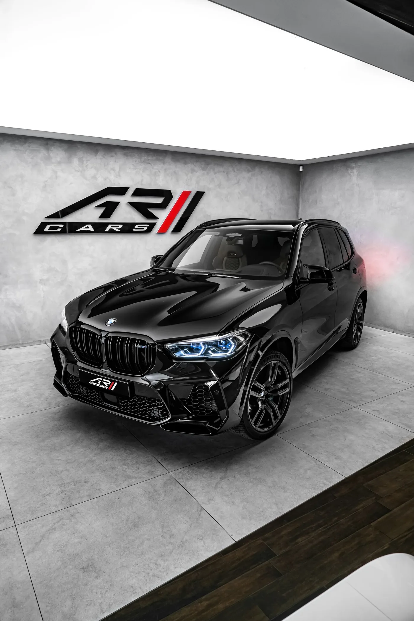 2020 BMW X5 M Competition angeboten von einem Fachhändler in Ostrava, Tschechien, Foto 8 von 15