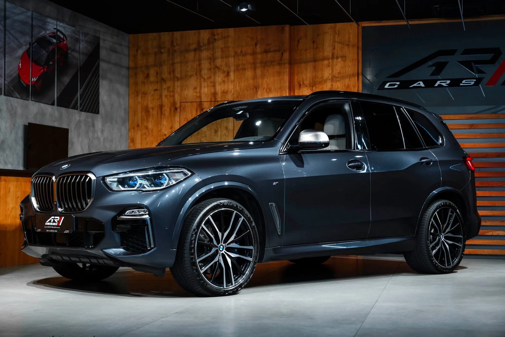2020 BMW X5 M50d angeboten von einem Fachhändler in Bratislava, Slowakei, Hauptfoto