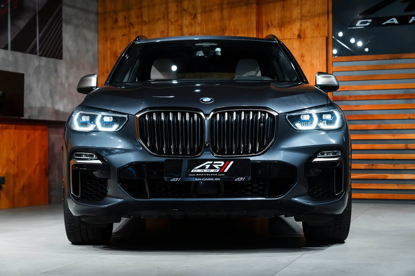 2020 BMW X5 M50d offered by a specialist dealer in Bratislava, Slovakia, photo 2 of 15