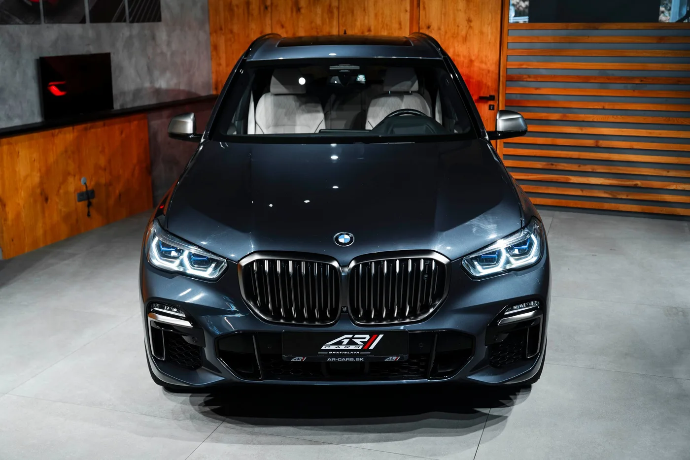 2020 BMW X5 M50d offered by a specialist dealer in Bratislava, Slovakia, photo 3 of 15