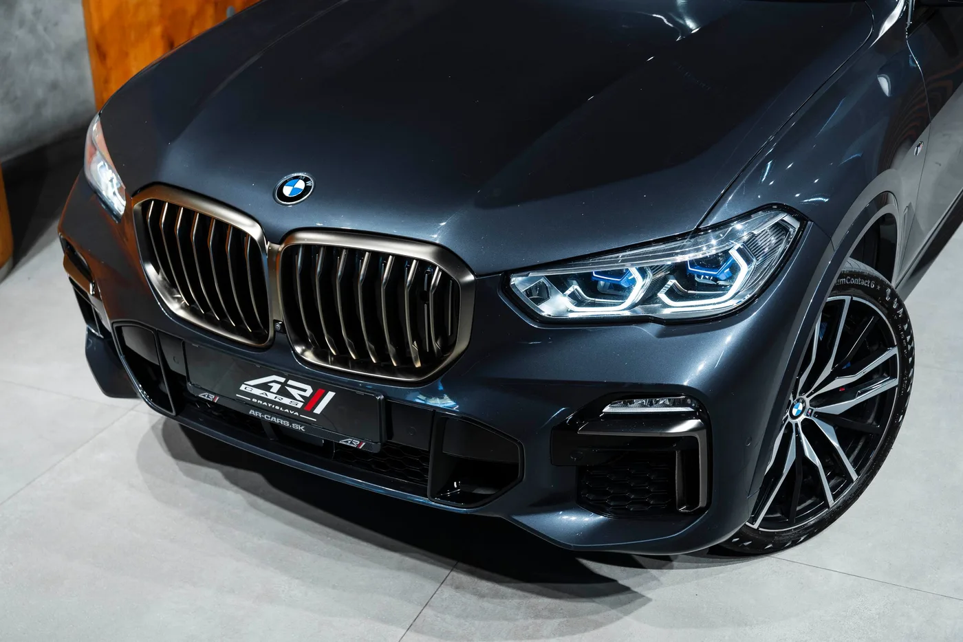2020 BMW X5 M50d offered by a specialist dealer in Bratislava, Slovakia, photo 5 of 15