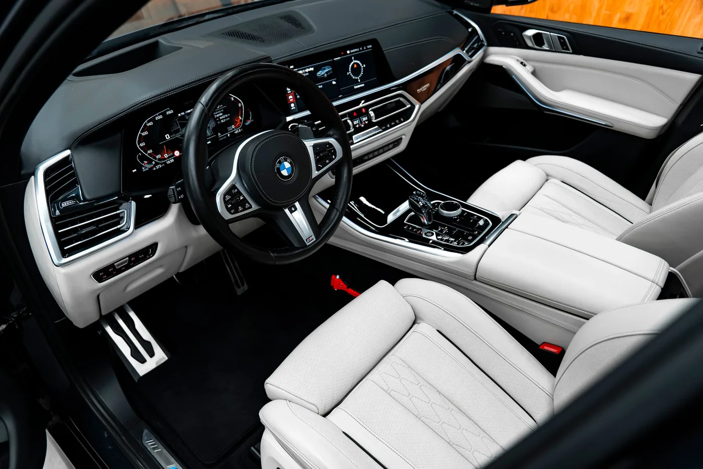 2020 BMW X5 M50d offered by a specialist dealer in Bratislava, Slovakia, photo 8 of 15