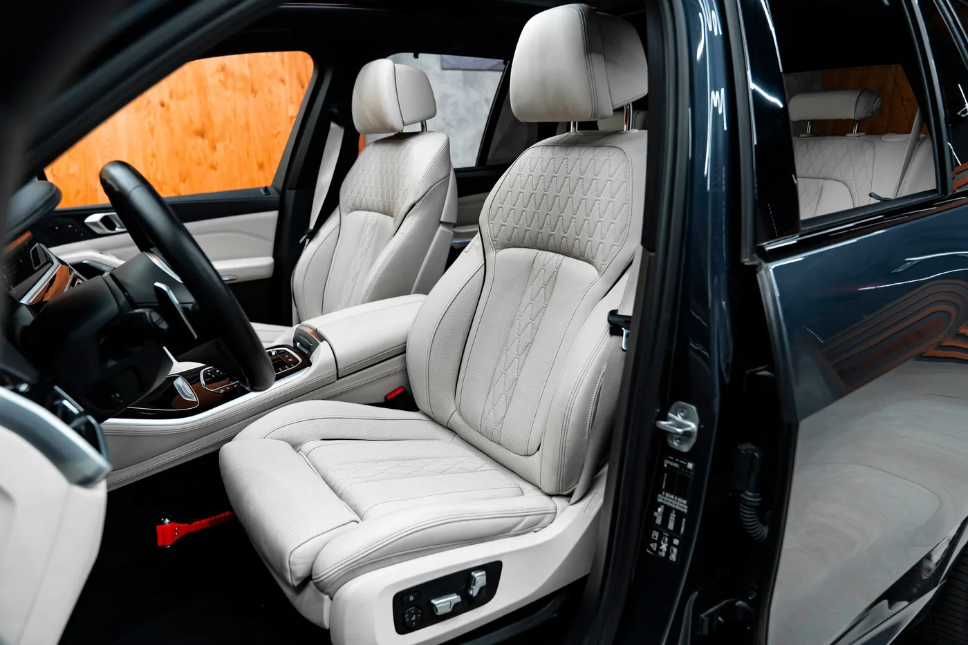 2020 BMW X5 M50d offered by a specialist dealer in Bratislava, Slovakia, photo 9 of 15