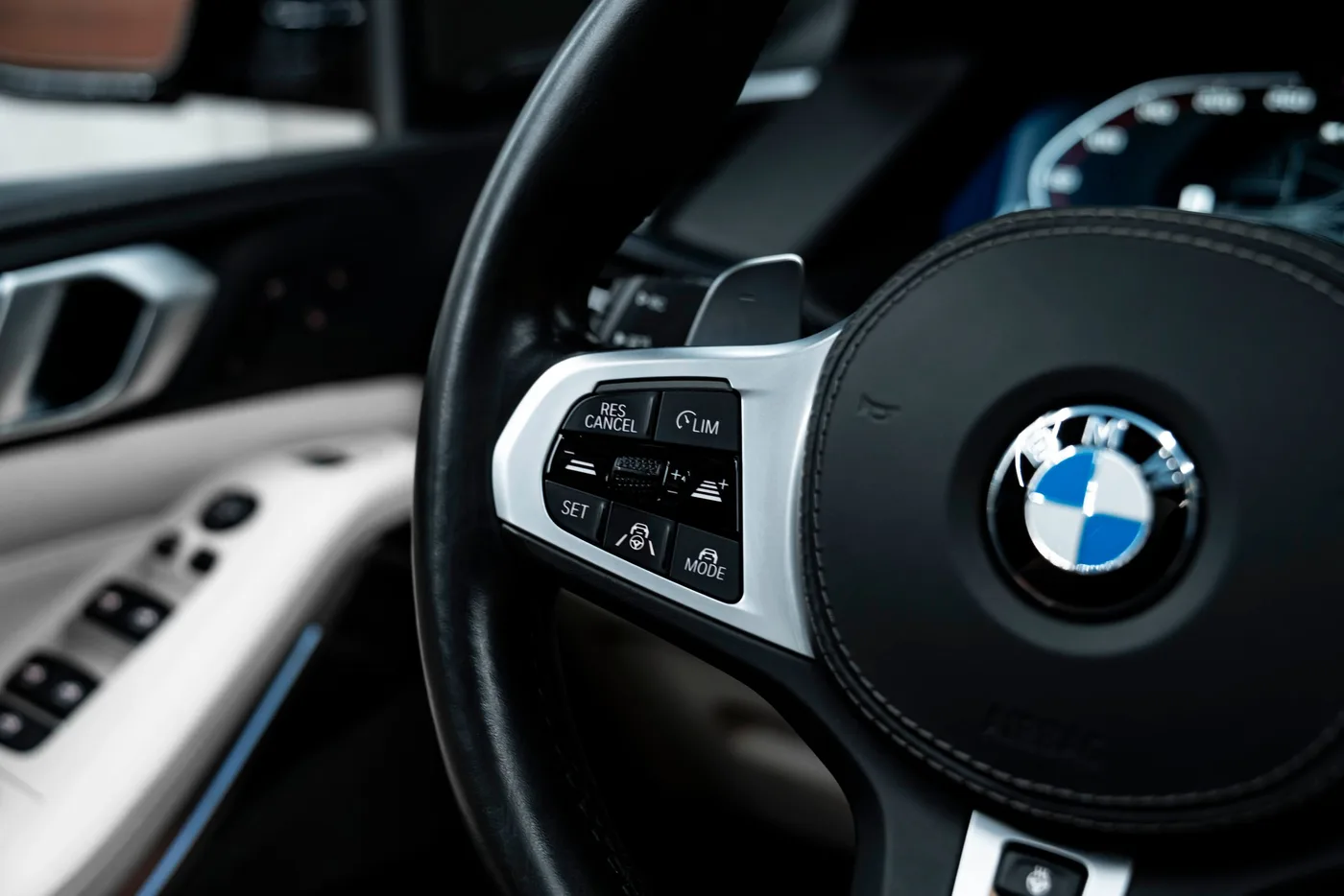 2020 BMW X5 M50d offered by a specialist dealer in Bratislava, Slovakia, photo 11 of 15