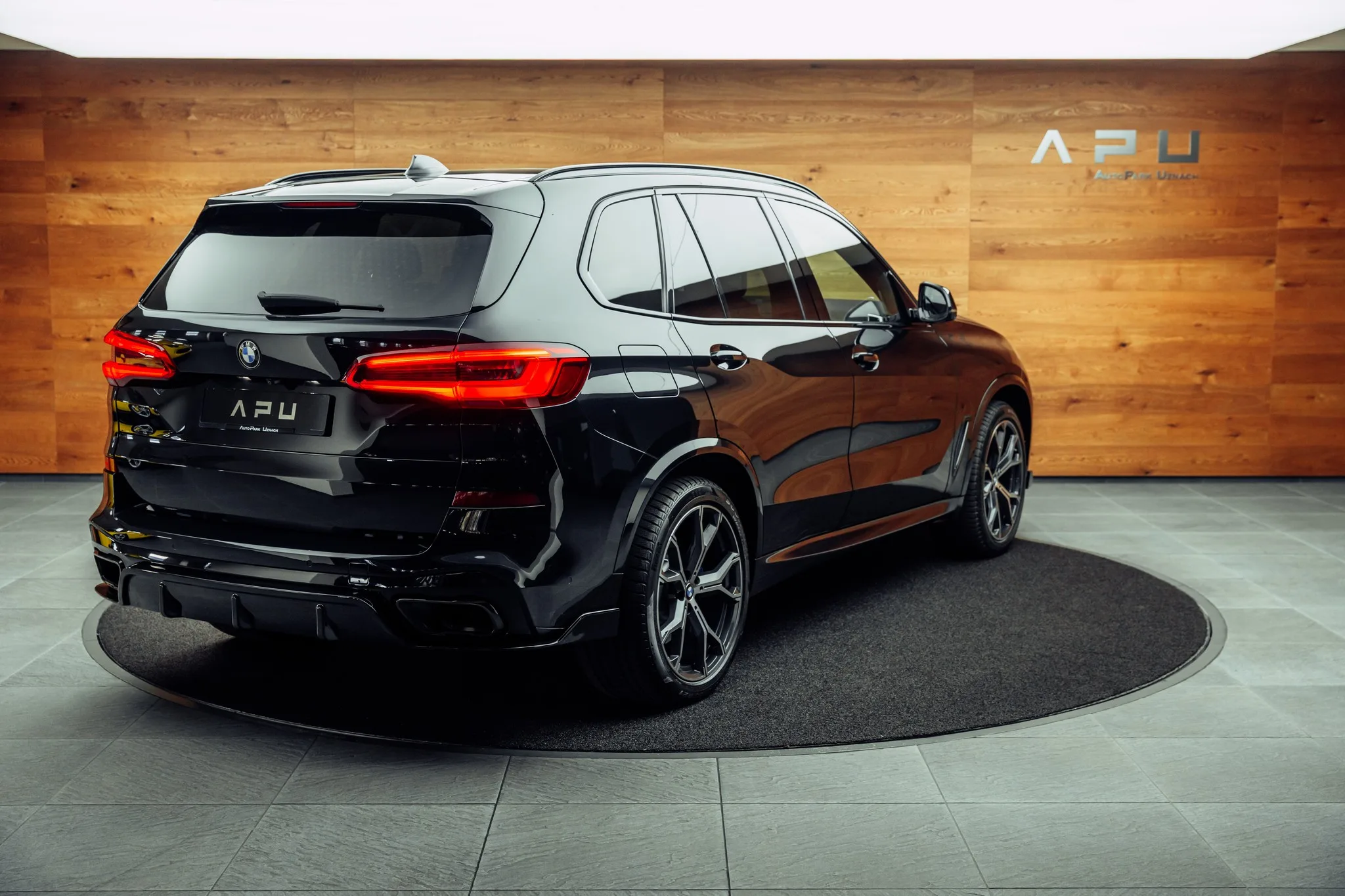 2020 BMW X5 M50i, 2/23