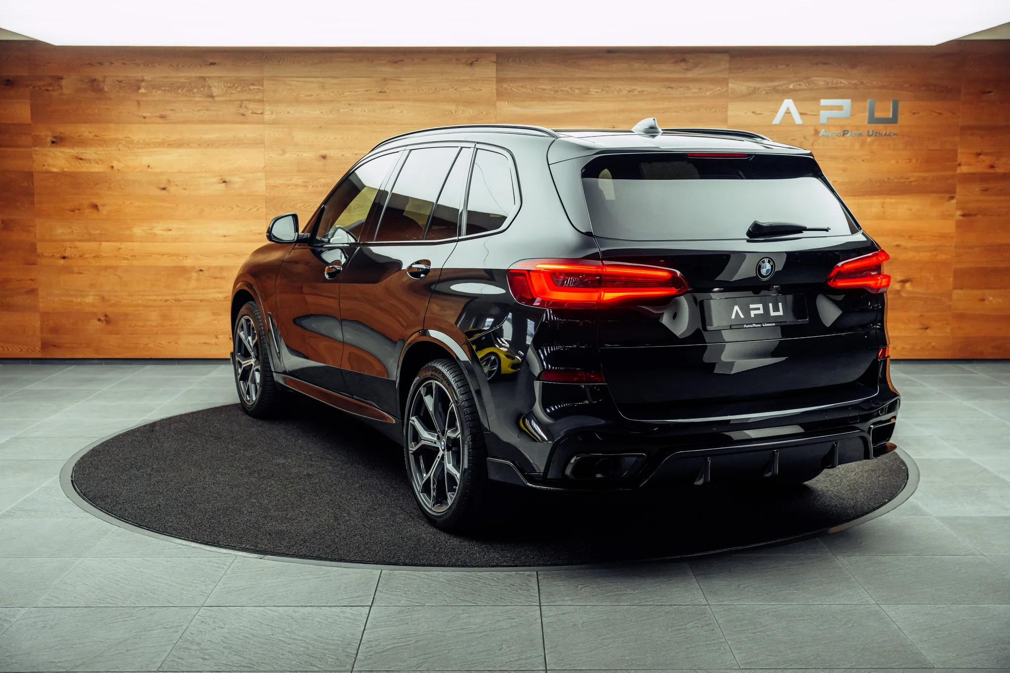 2020 BMW X5 M50i, 3/23