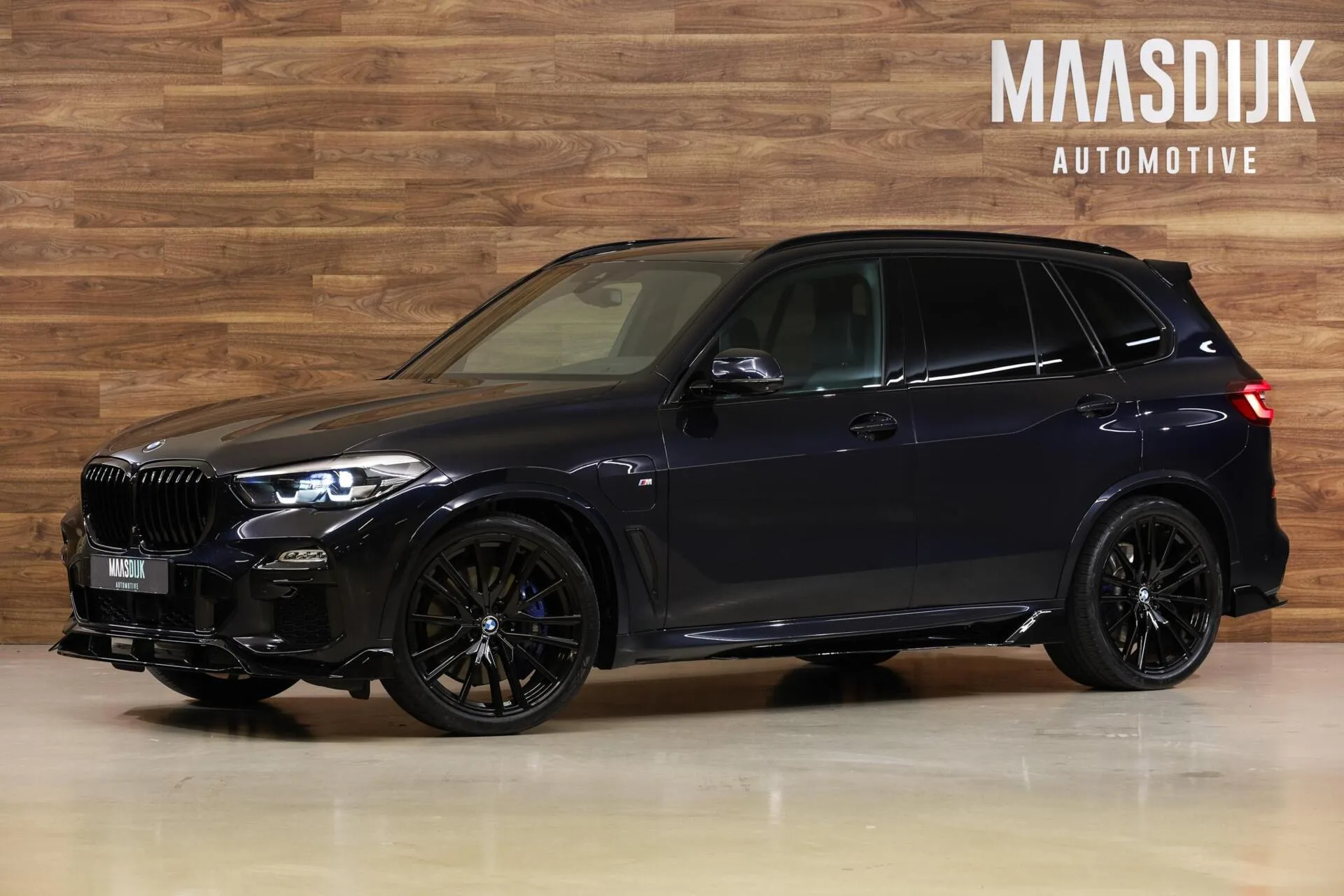 2020 BMW X5 xDrive45e M Sport offered by a specialist dealer in Werkendam, Netherlands, main photo