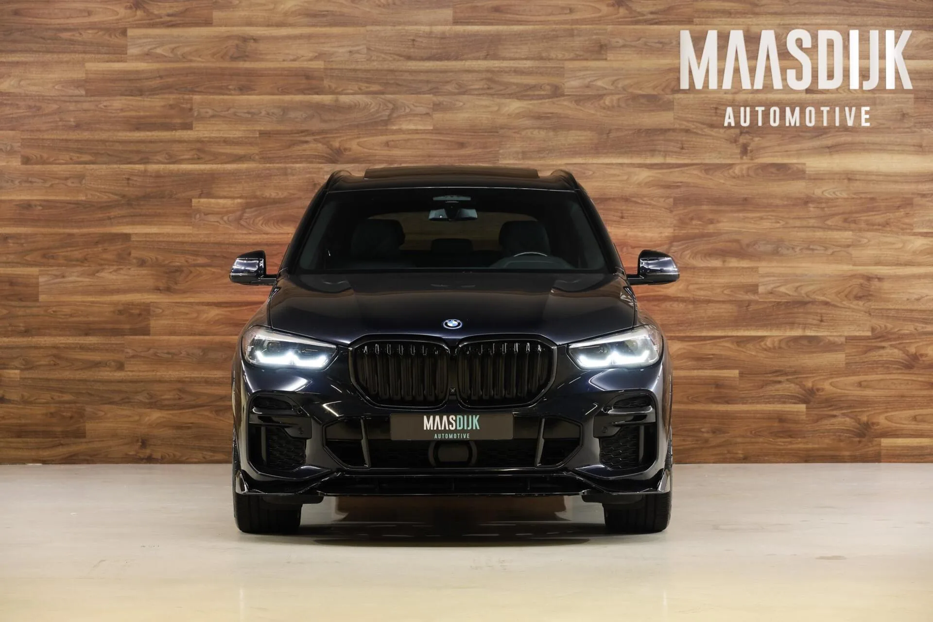 2020 BMW X5 xDrive45e M Sport, 2/30