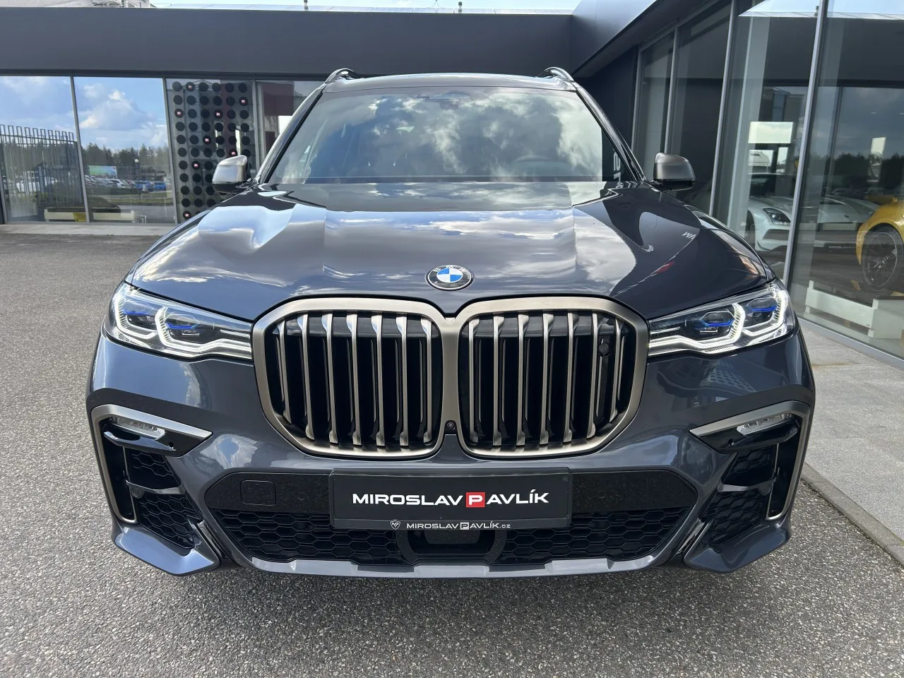 2020 BMW X7 M50d offered by a specialist dealer in Písek, Czechia, photo 3 of 39