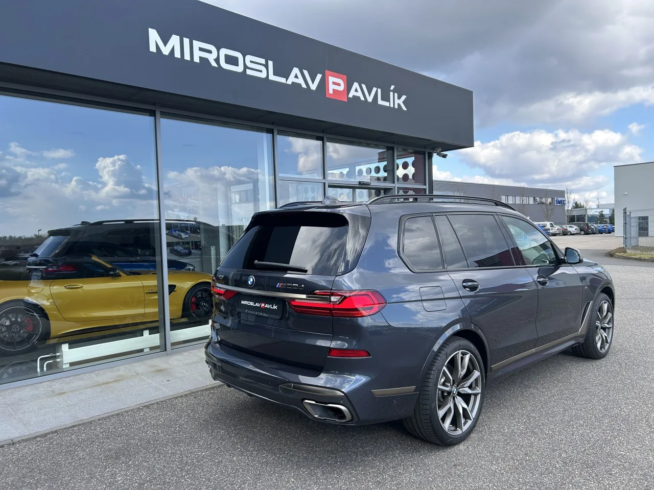 2020 BMW X7 M50d offered by a specialist dealer in Písek, Czechia, photo 5 of 39