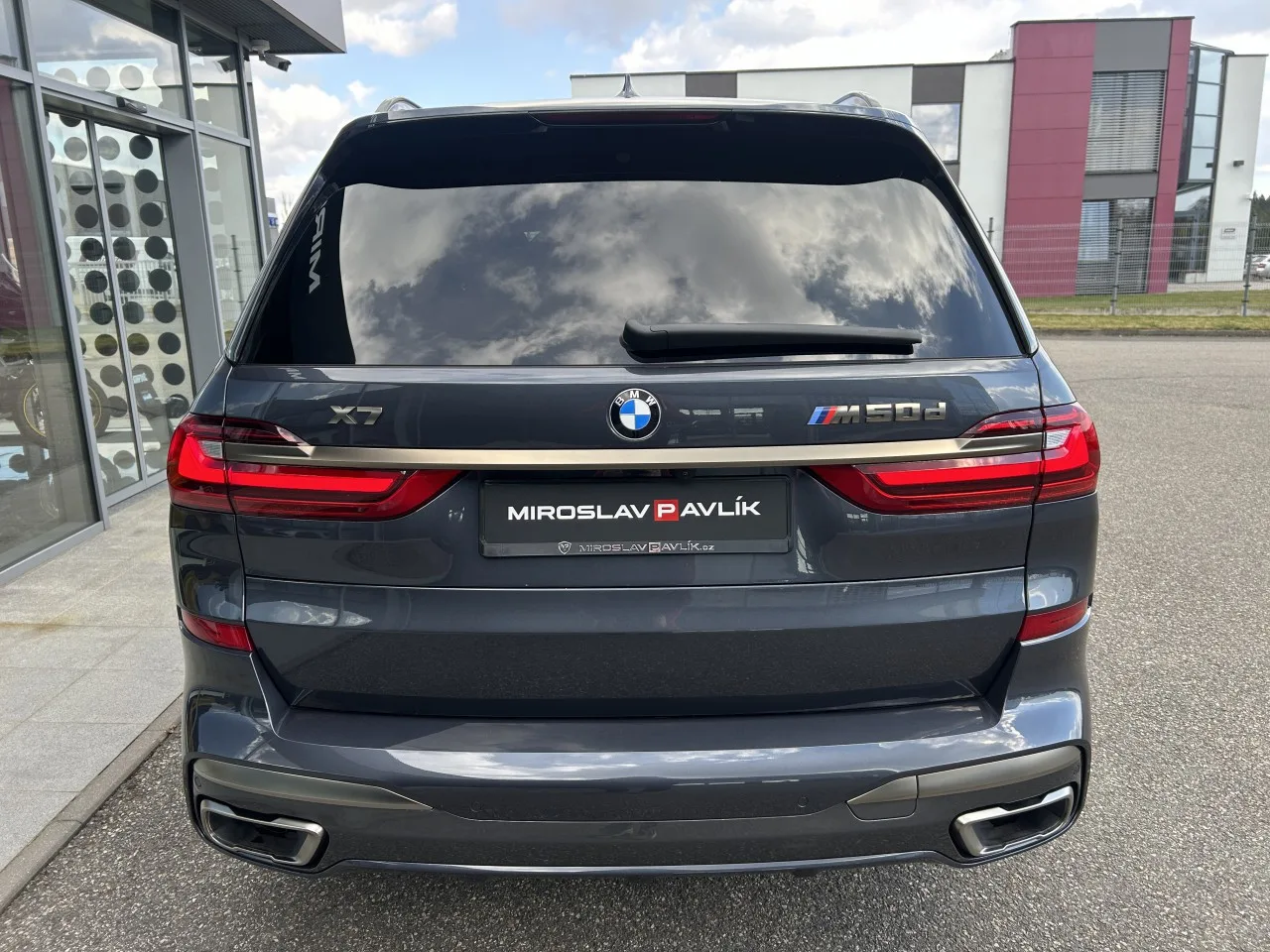 2020 BMW X7 M50d offered by a specialist dealer in Písek, Czechia, photo 6 of 39