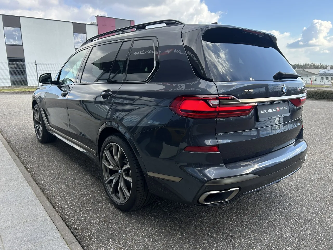 2020 BMW X7 M50d offered by a specialist dealer in Písek, Czechia, photo 7 of 39