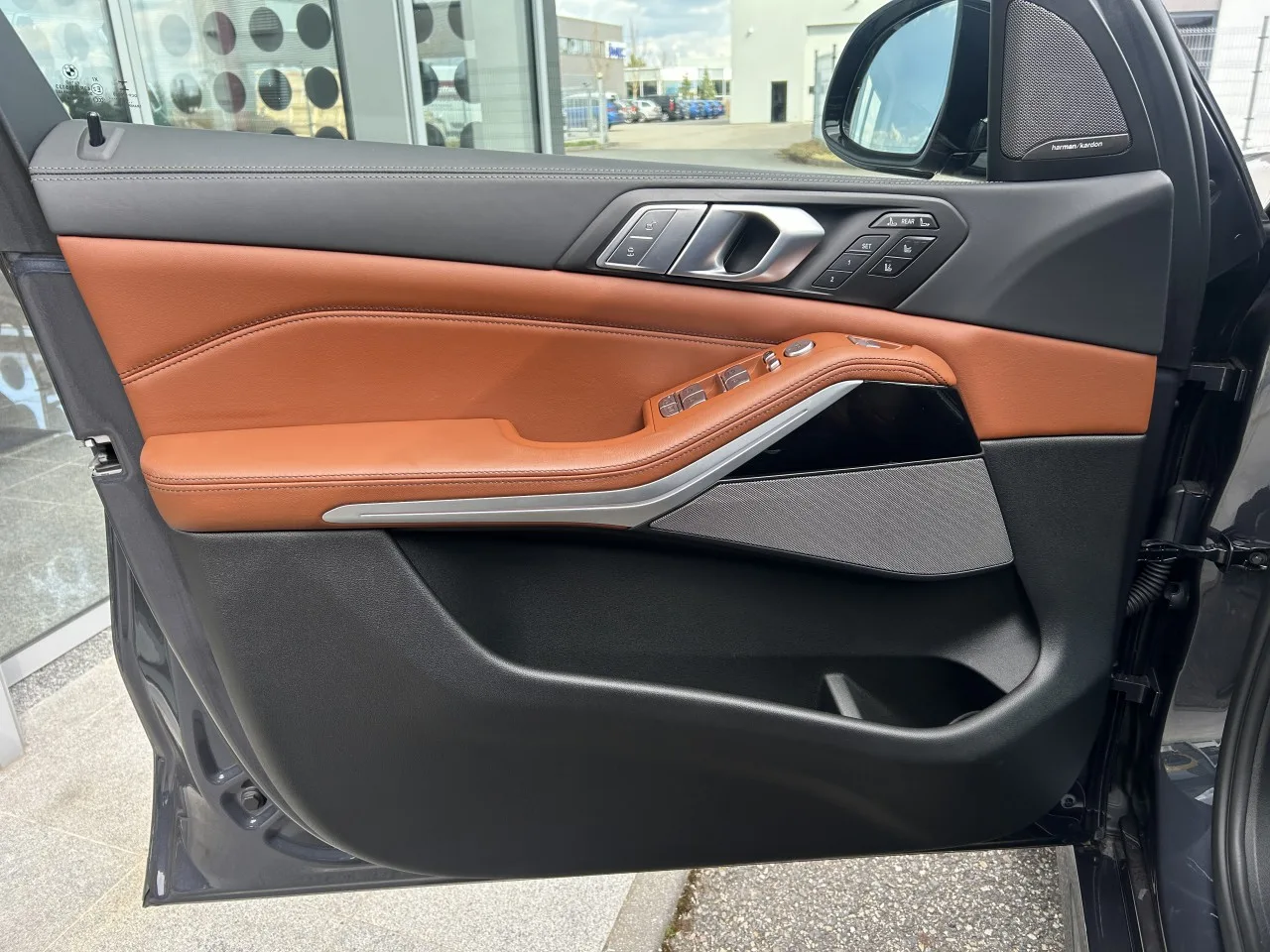 2020 BMW X7 M50d offered by a specialist dealer in Písek, Czechia, photo 25 of 39
