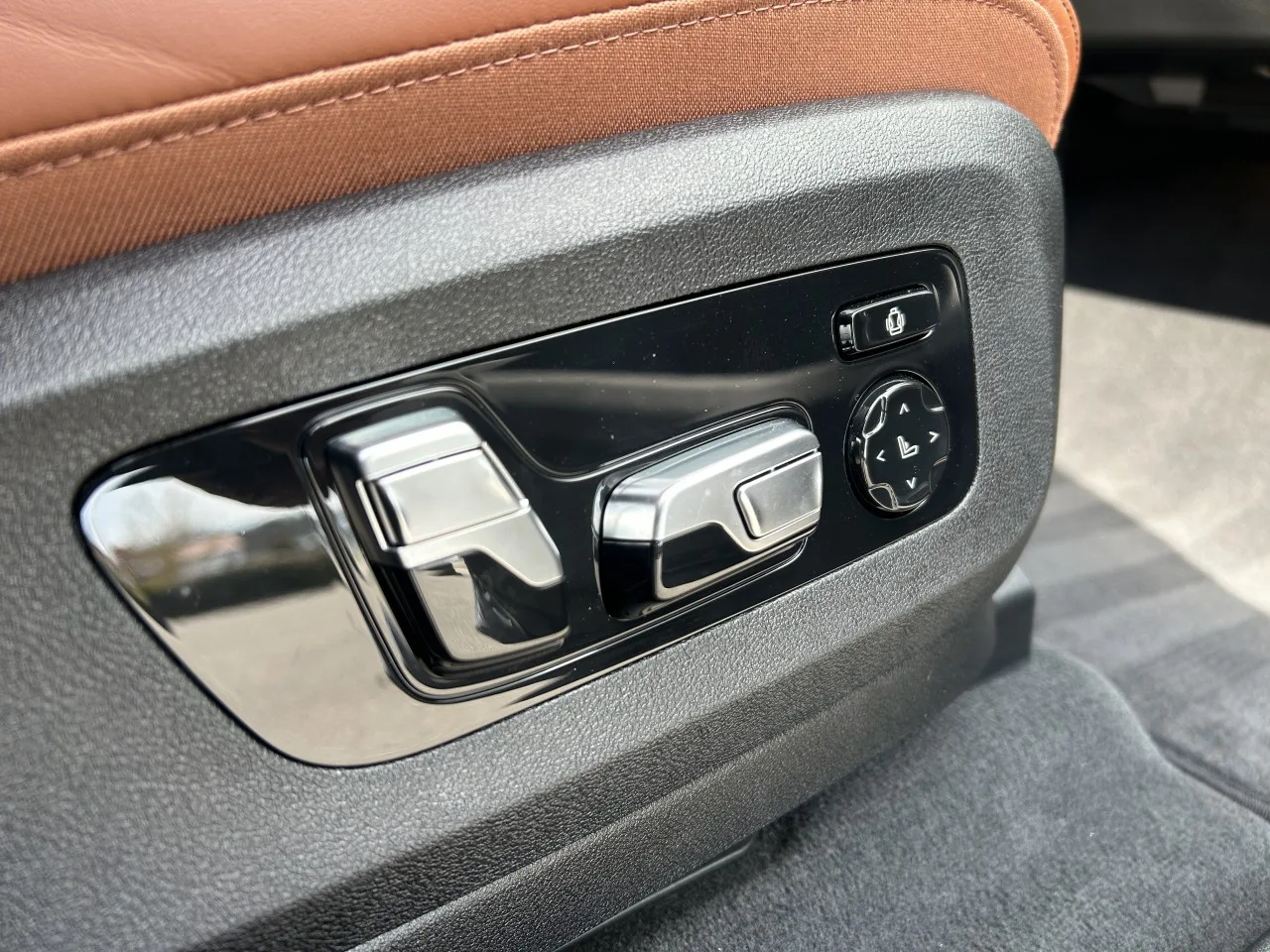 2020 BMW X7 M50d offered by a specialist dealer in Písek, Czechia, photo 28 of 39