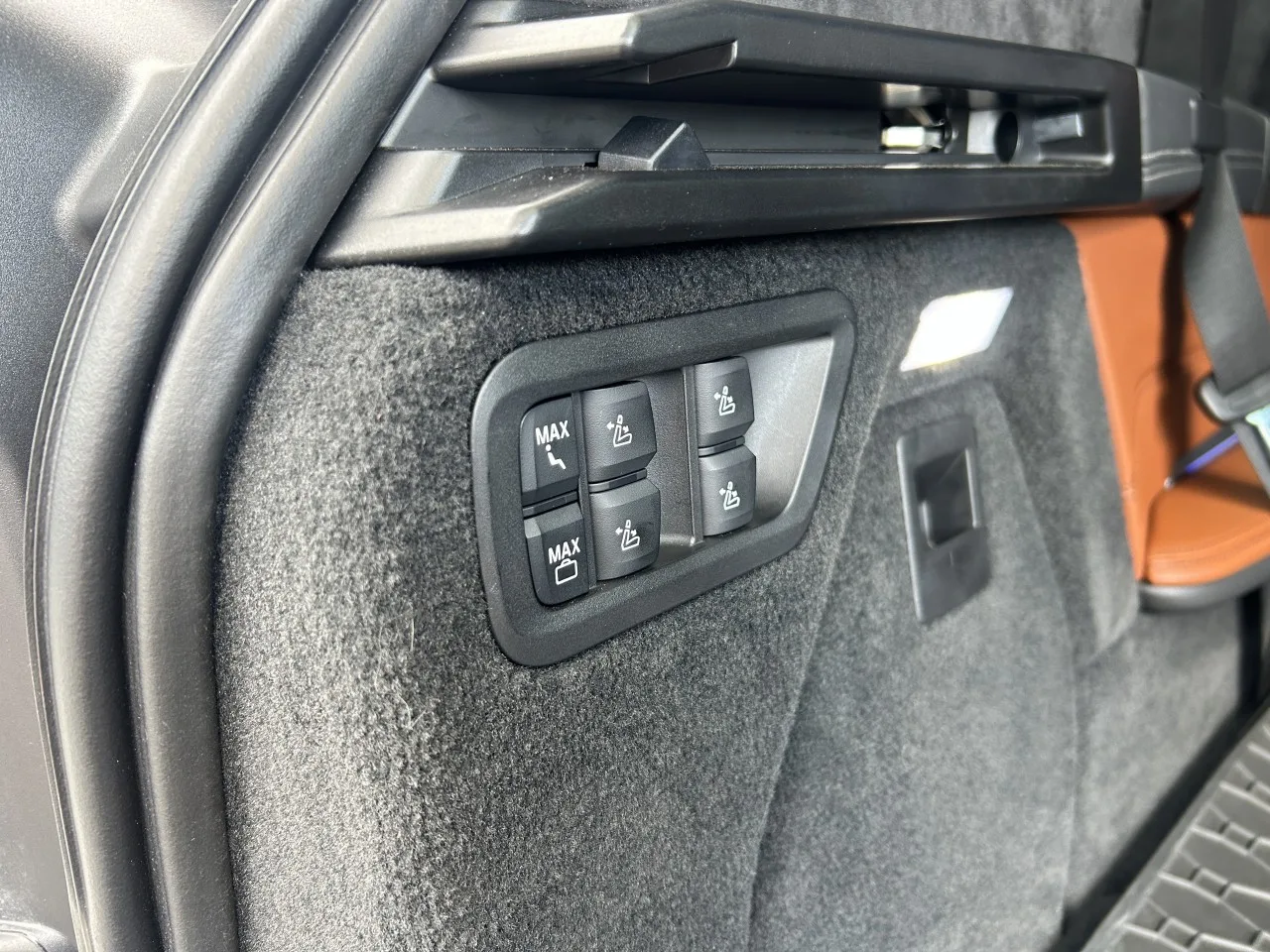 2020 BMW X7 M50d offered by a specialist dealer in Písek, Czechia, photo 38 of 39