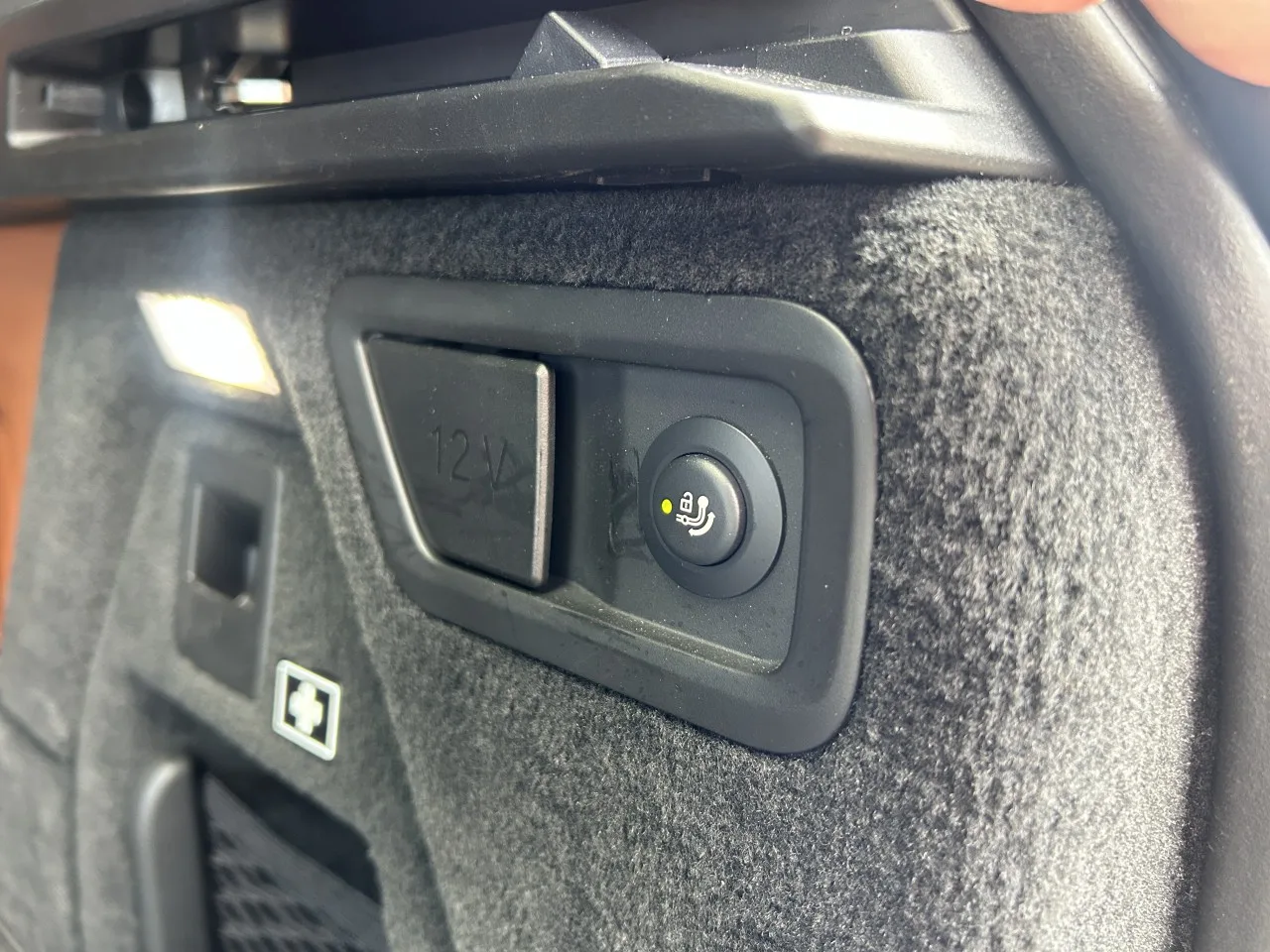 2020 BMW X7 M50d offered by a specialist dealer in Písek, Czechia, photo 39 of 39