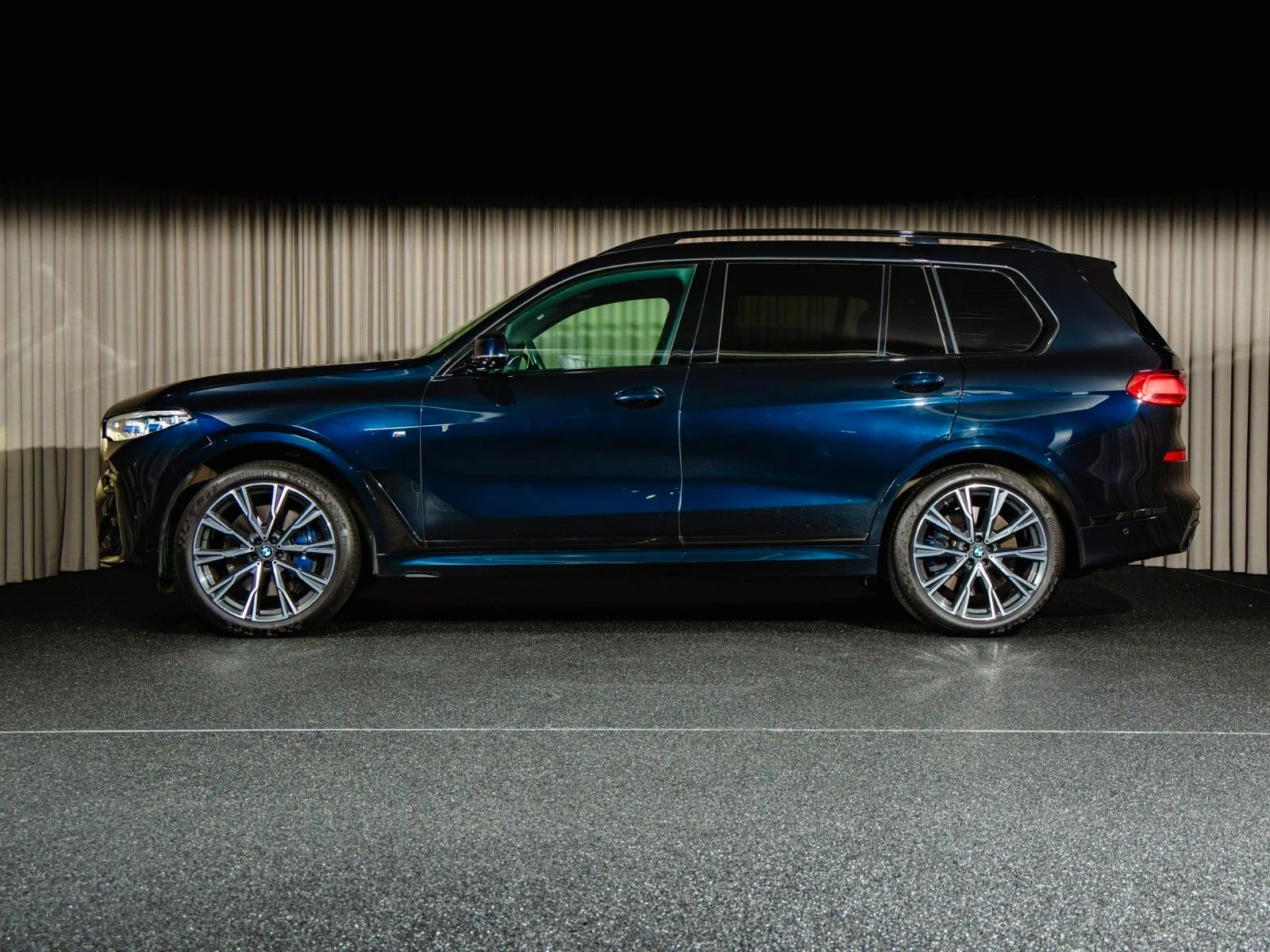 2020 BMW X7 M50i, 2/24