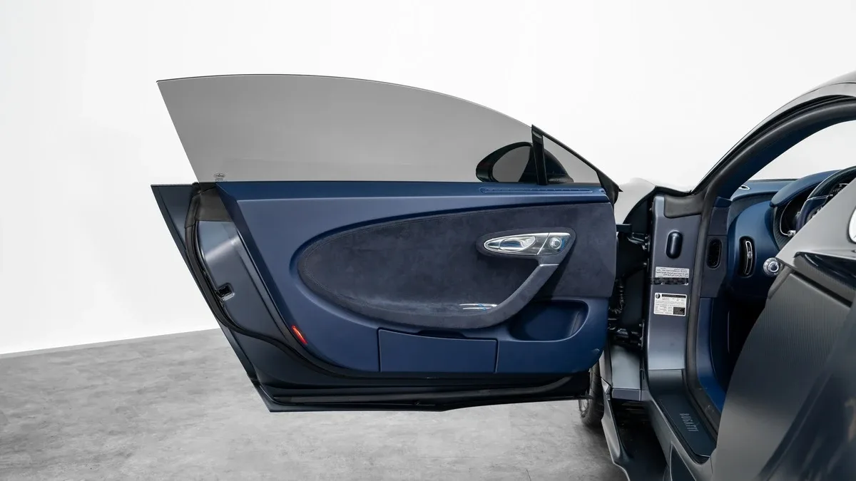 2020 Bugatti Chiron Sport angeboten von einem Fachhändler in Dubai, Vereinigte Arabische Emirate, Foto 10 von 25