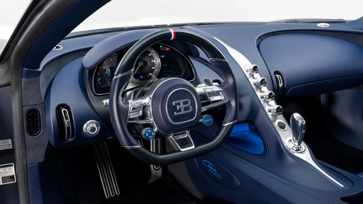 2020 Bugatti Chiron Sport angeboten von einem Fachhändler in Dubai, Vereinigte Arabische Emirate, Foto 14 von 25