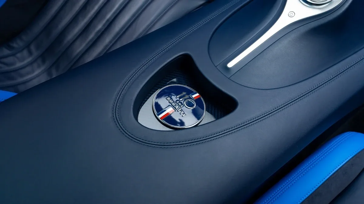 2020 Bugatti Chiron Sport angeboten von einem Fachhändler in Dubai, Vereinigte Arabische Emirate, Foto 18 von 25