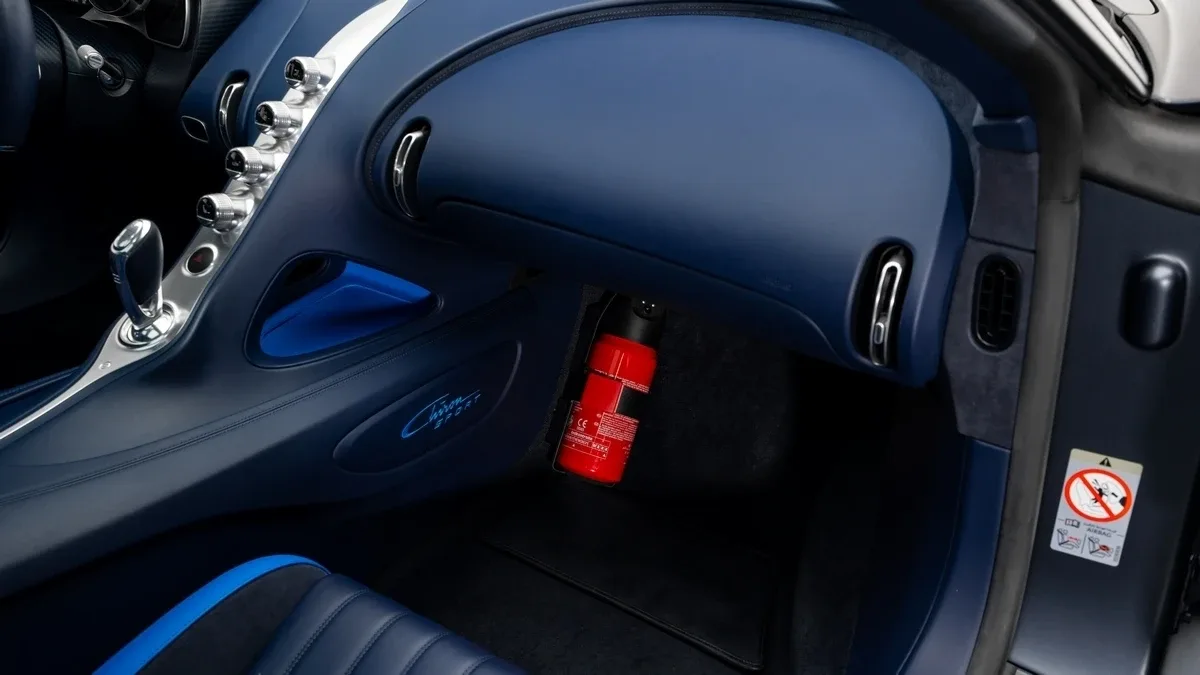 2020 Bugatti Chiron Sport angeboten von einem Fachhändler in Dubai, Vereinigte Arabische Emirate, Foto 19 von 25