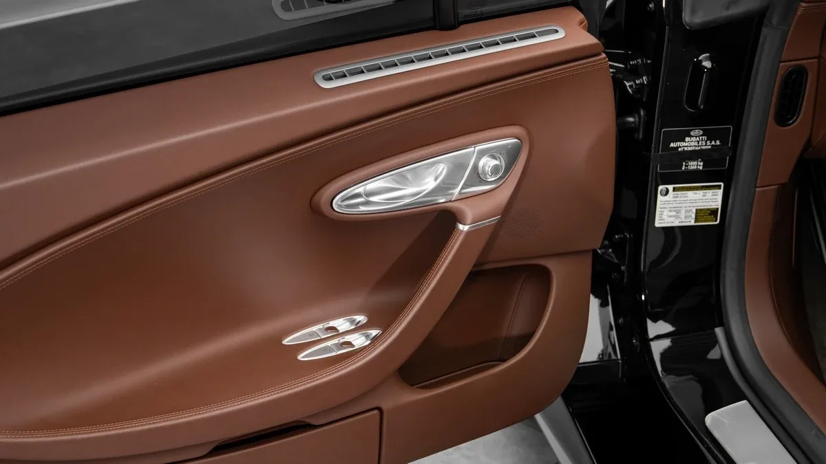 2020 Bugatti Chiron Sport angeboten von einem Fachhändler in Dubai, Vereinigte Arabische Emirate, Foto 10 von 25