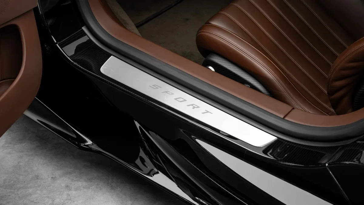 2020 Bugatti Chiron Sport angeboten von einem Fachhändler in Dubai, Vereinigte Arabische Emirate, Foto 11 von 25