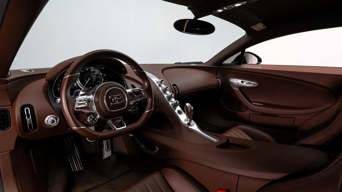 2020 Bugatti Chiron Sport angeboten von einem Fachhändler in Dubai, Vereinigte Arabische Emirate, Foto 12 von 25